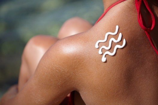 Jede Koreanerin weiss, wie wichtig Sonnenschutz für eine jugendliche Haut ist. (Bild: © Zoom Team - shutterstock.com)