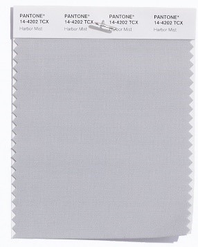 PANTONE 14-4202 Harbor Mist: Ein Taubengrau in Form des dezenten Harbor Mist verfestigt sich ebenfalls in der Farbpalette 2018.